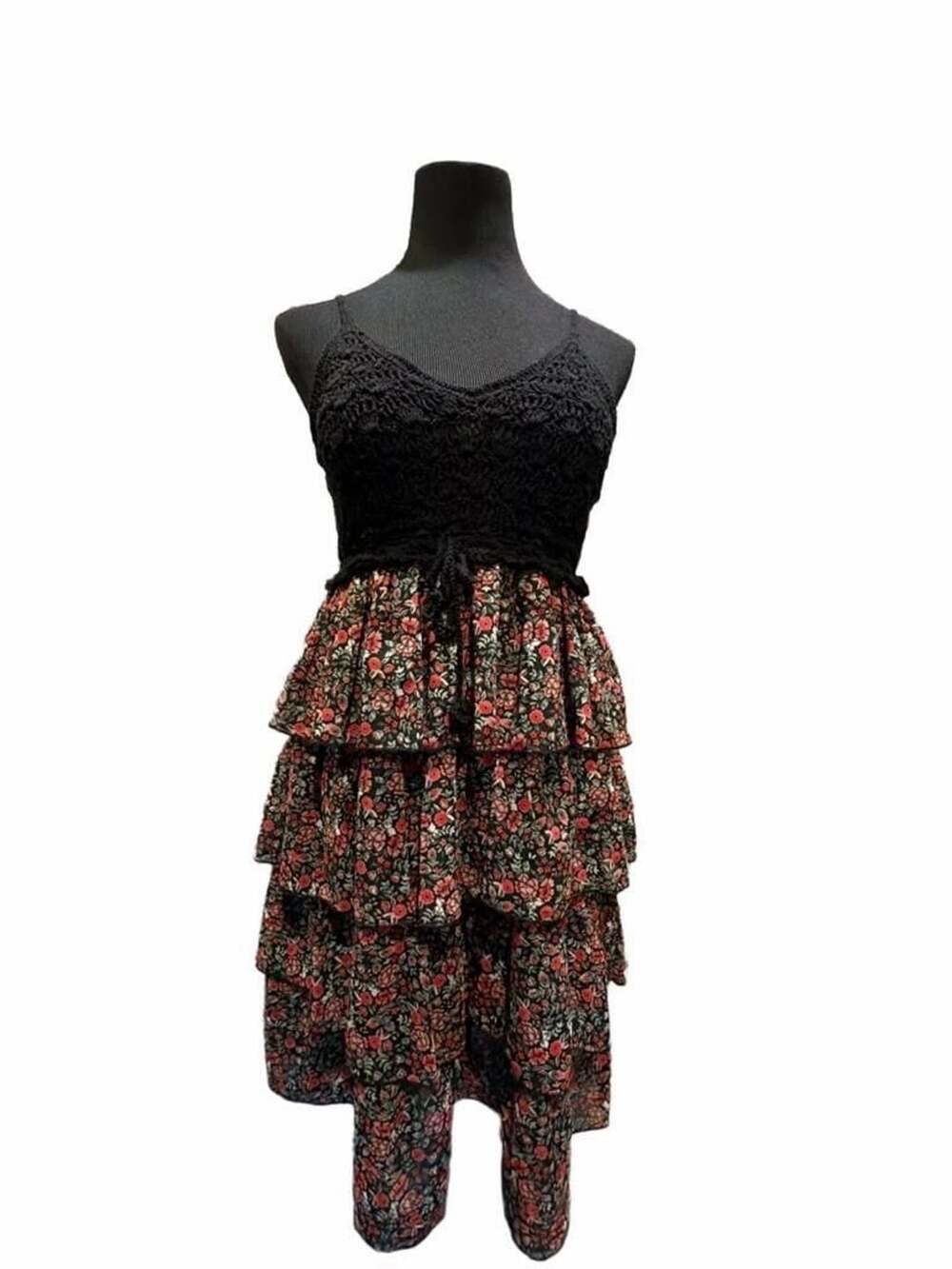 749 Keren Hart Floral Tiered Dress Black Red Crochet